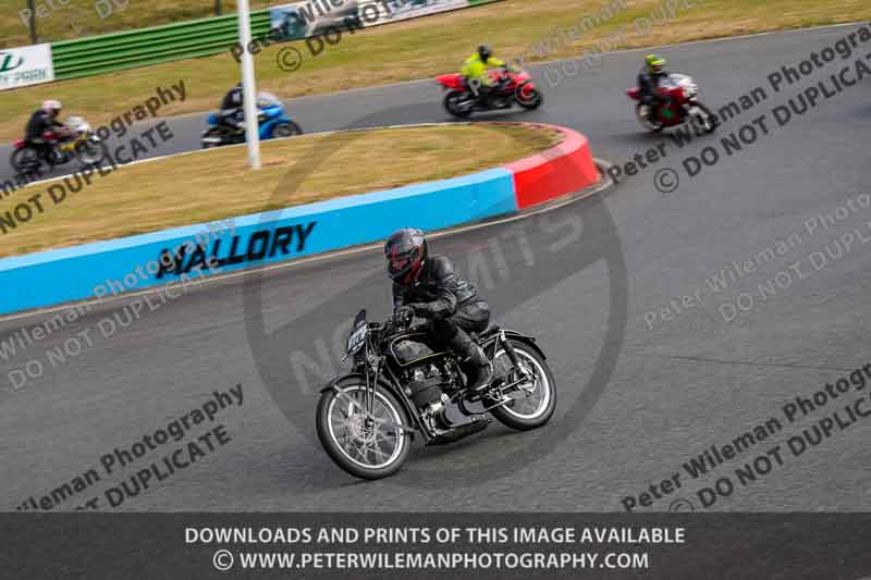 Vintage motorcycle club;eventdigitalimages;mallory park;mallory park trackday photographs;no limits trackdays;peter wileman photography;trackday digital images;trackday photos;vmcc festival 1000 bikes photographs